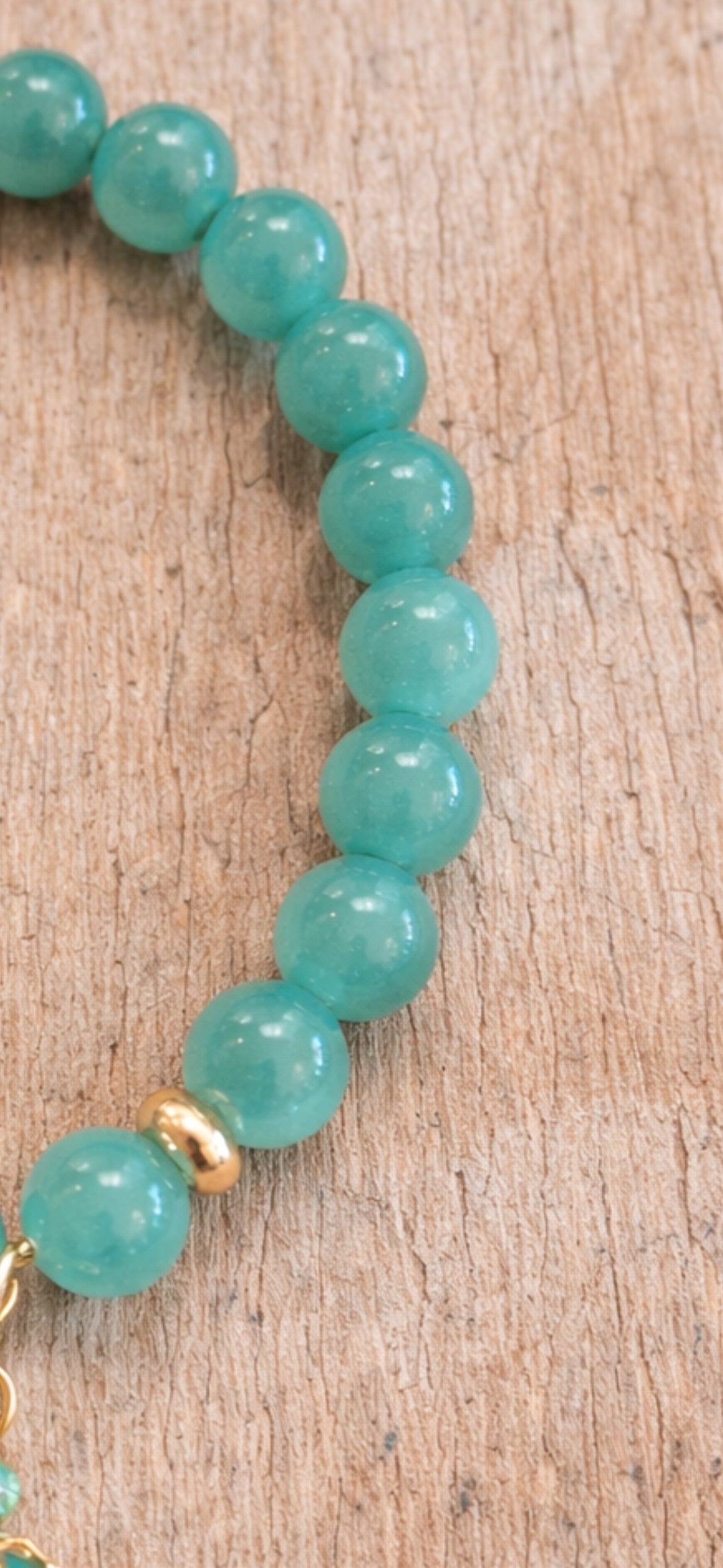 Green Aventurine Beaded Bracelet with Aventurine Drop Charm & Gold Cap – Handmade