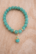 Green Aventurine Beaded Bracelet with Aventurine Drop Charm & Gold Cap – Handmade
