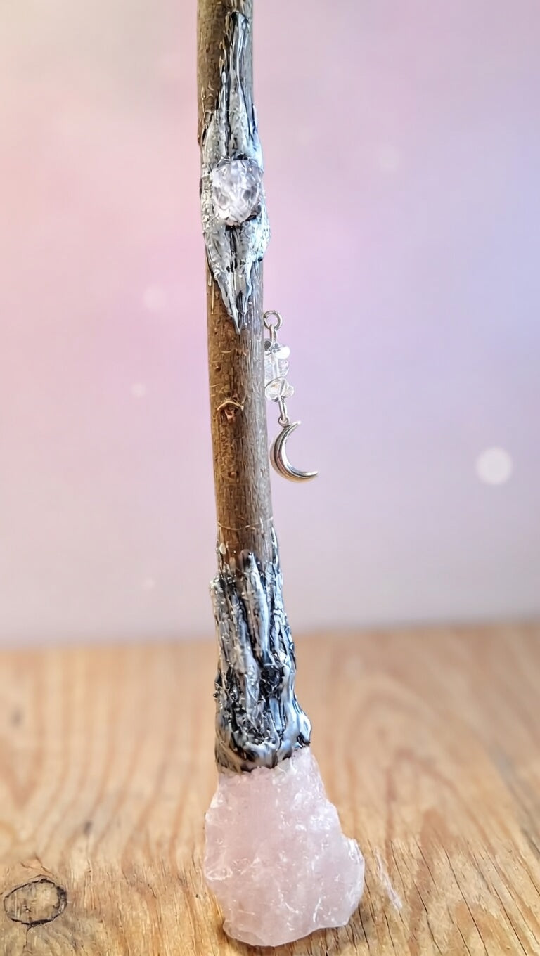 ✨ Handmade Love & Intuition Crystal Wand – Rose Quartz, Amethyst & Moon Charm on Clear Quartz Chips